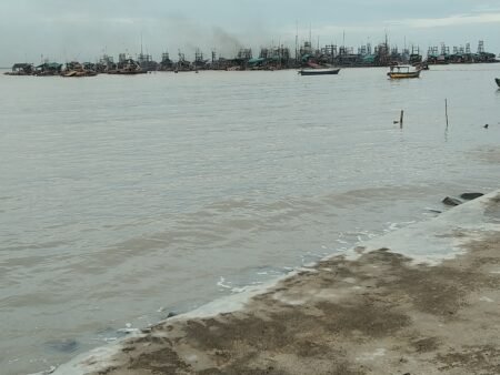 Ponton tambang apung Samfur