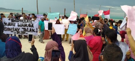 Aksi demo nelayan matras