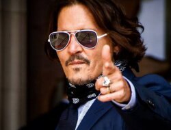 Johnny Depp ; Aktor Bertajuk “A Man With One Thousand Face”